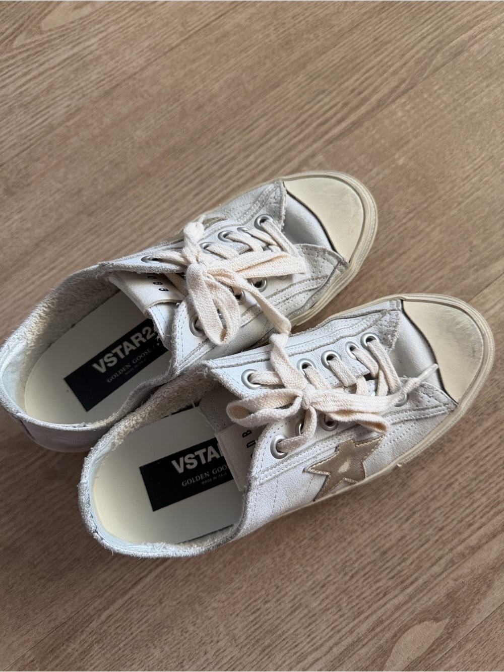 Golden Goose V-Star Low-Top Sneakers - Off-White with Gold Star